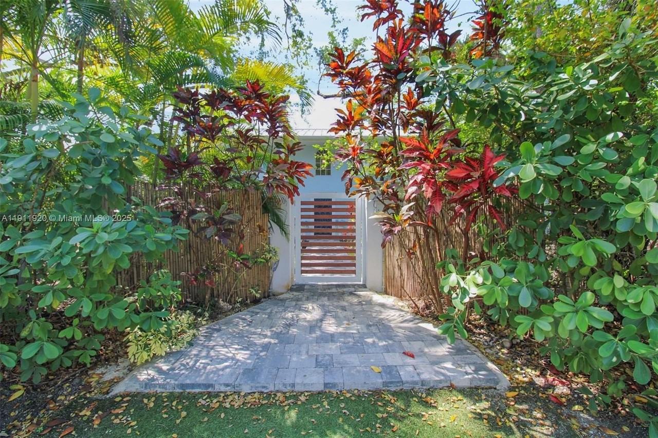 6900 Sw 104th St - Photo 2 of 46