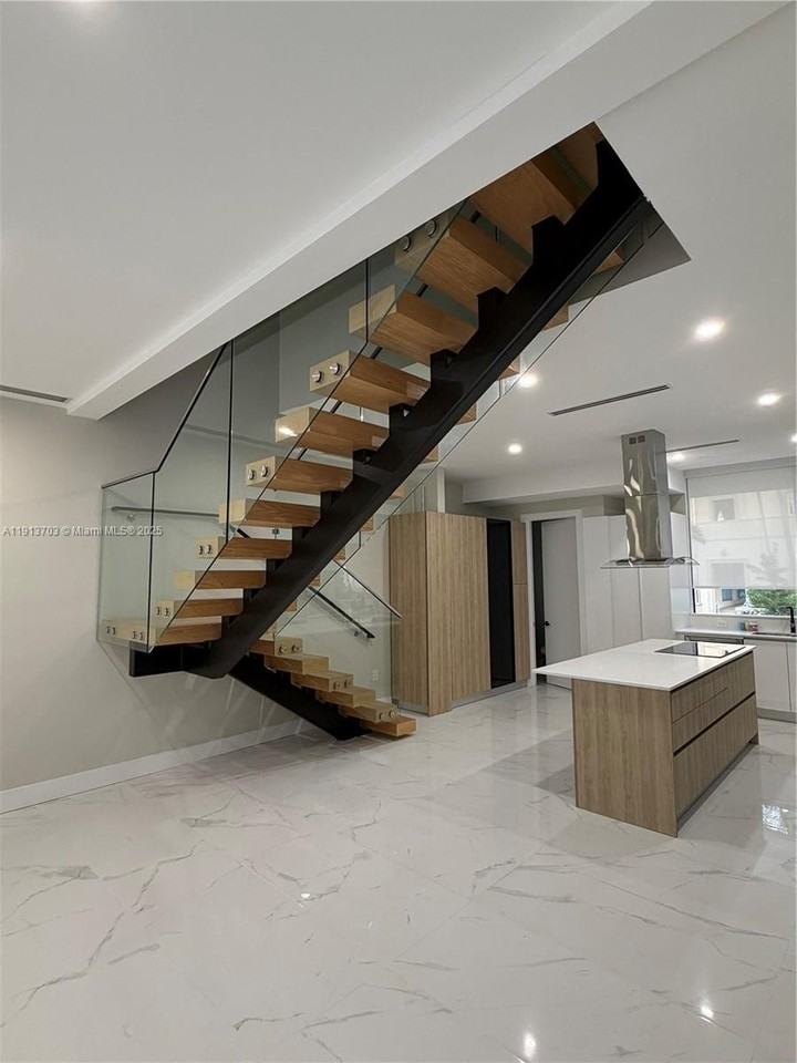 570 Fernwood Rd - Photo 7 of 18