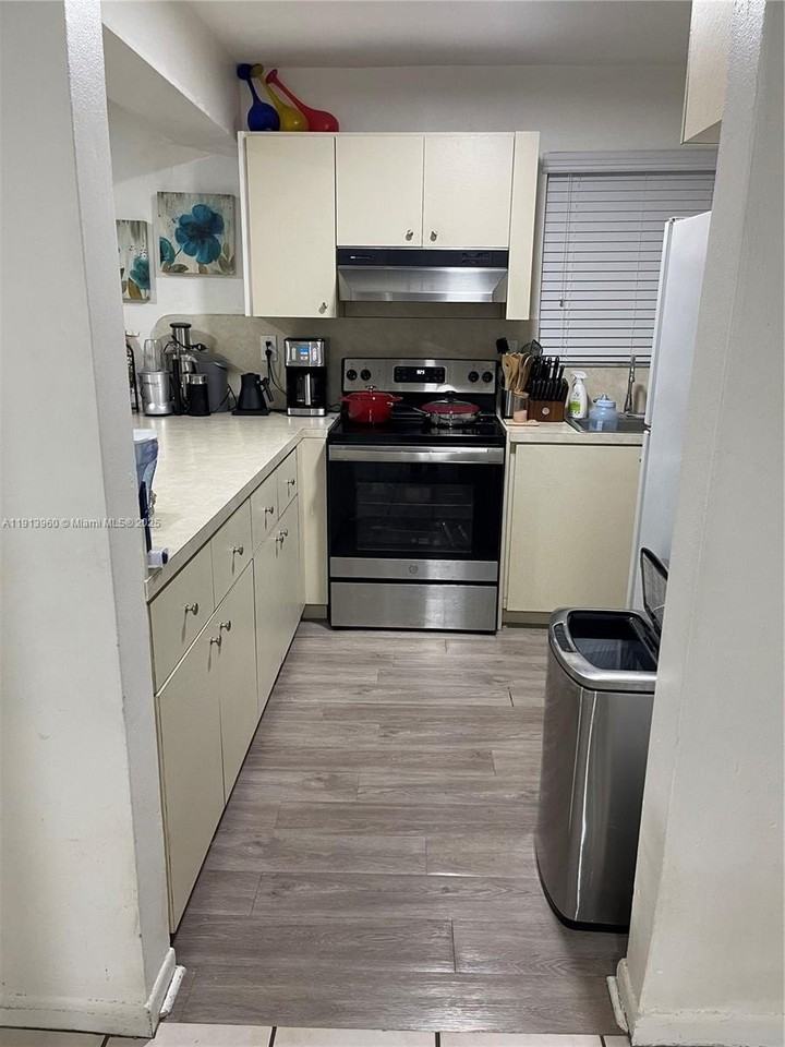 20520 Sw 92nd Pl #0 - Photo 3 of 23