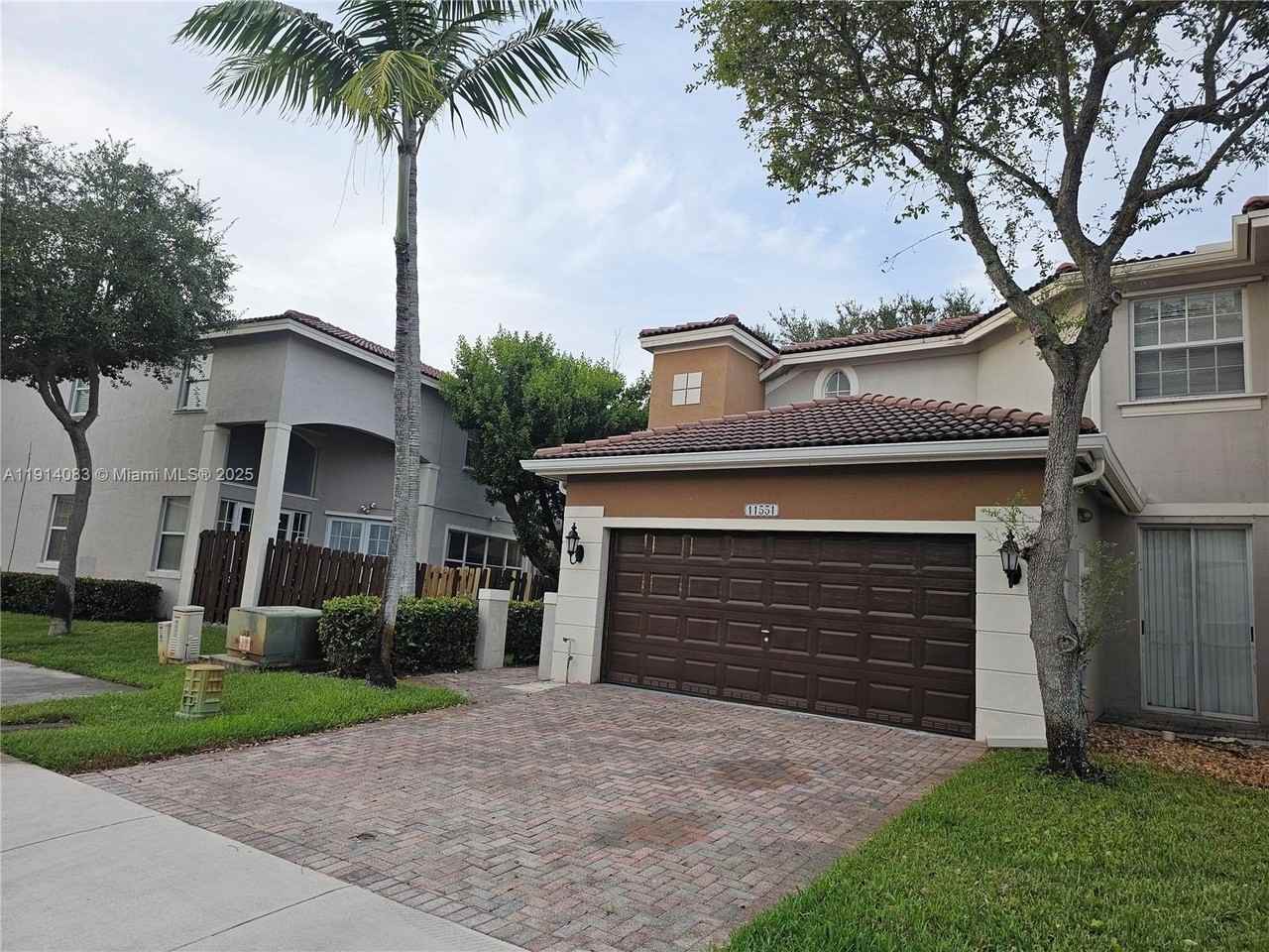 11551 Nw 79th Ln - Photo 3 of 36