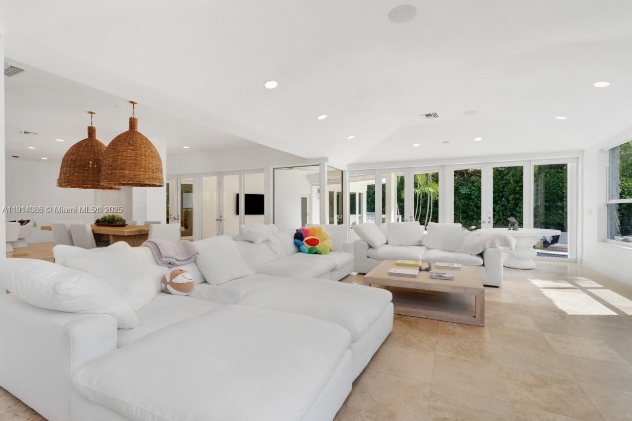 7155 East Lago Drive - Photo 2 of 12