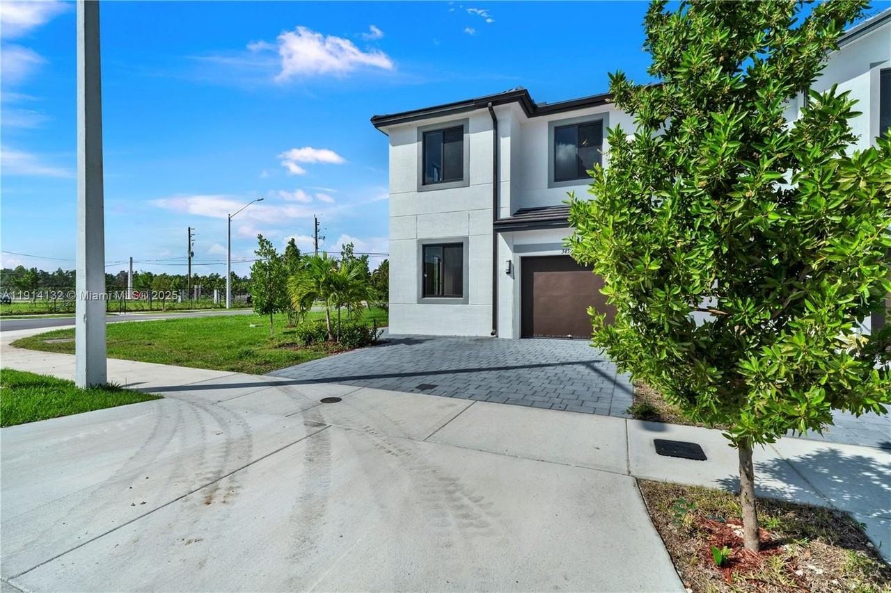 34520 Sw 191st Ct #34520 - Photo 3 of 37