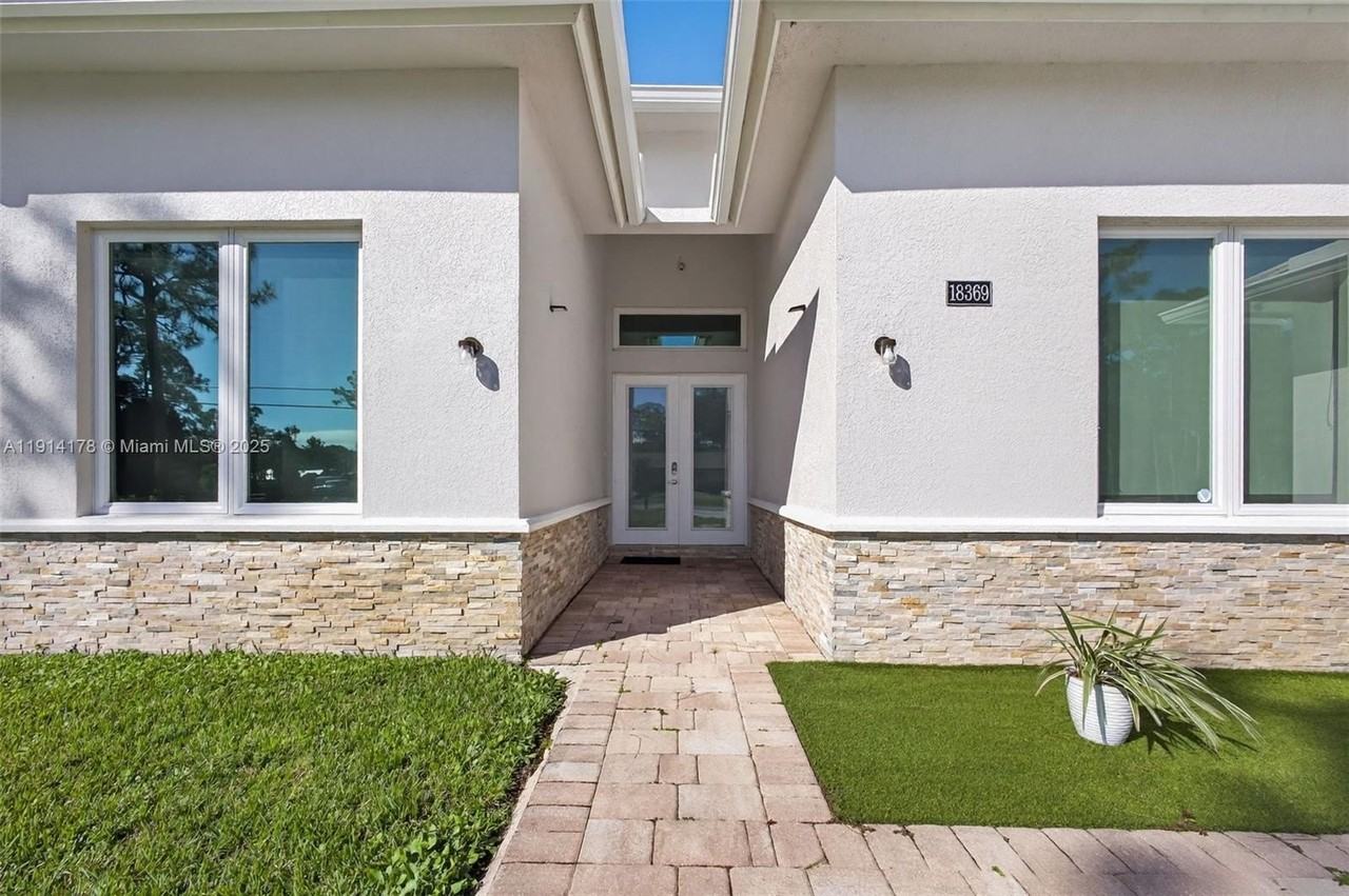 18369 Mellen Ln - Photo 5 of 50