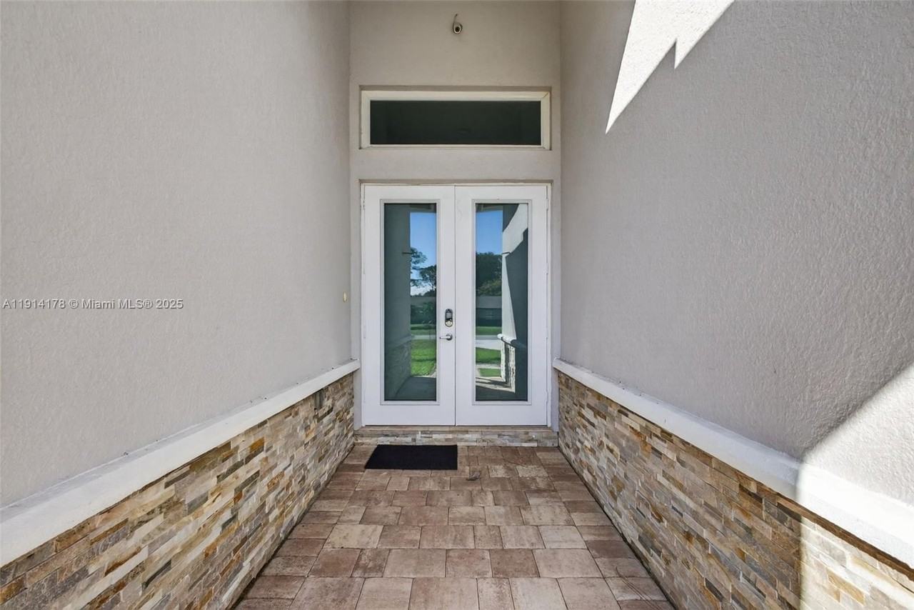 18369 Mellen Ln - Photo 7 of 50