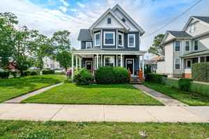 featured image of 324 Main St #2