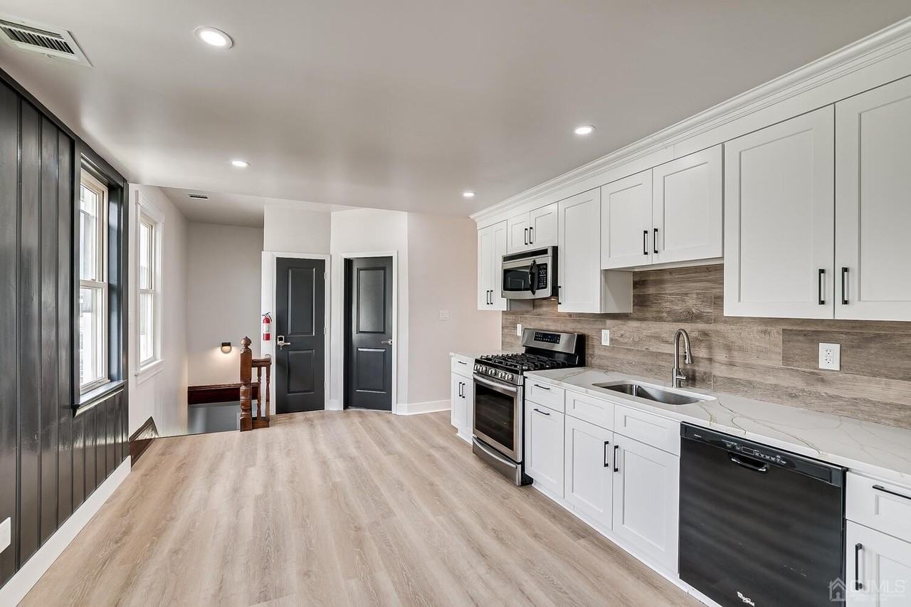 324 Main St #2 - Photo 7 of 26