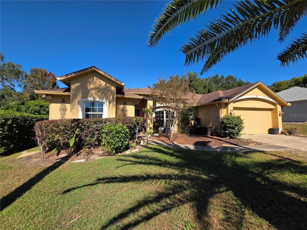 686 Park Valley Cir - Photo 2 of 33