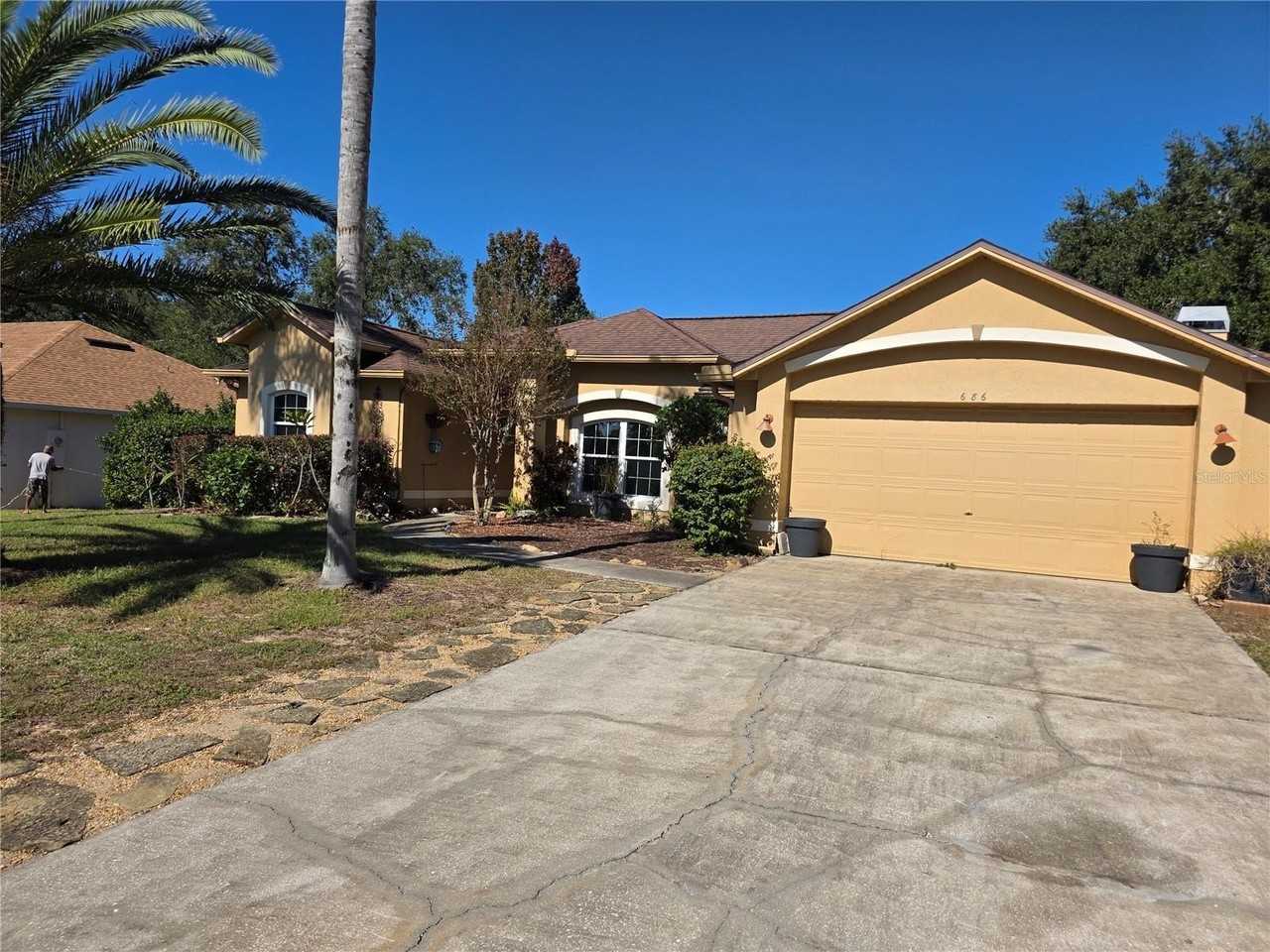 686 Park Valley Cir - Photo 4 of 33