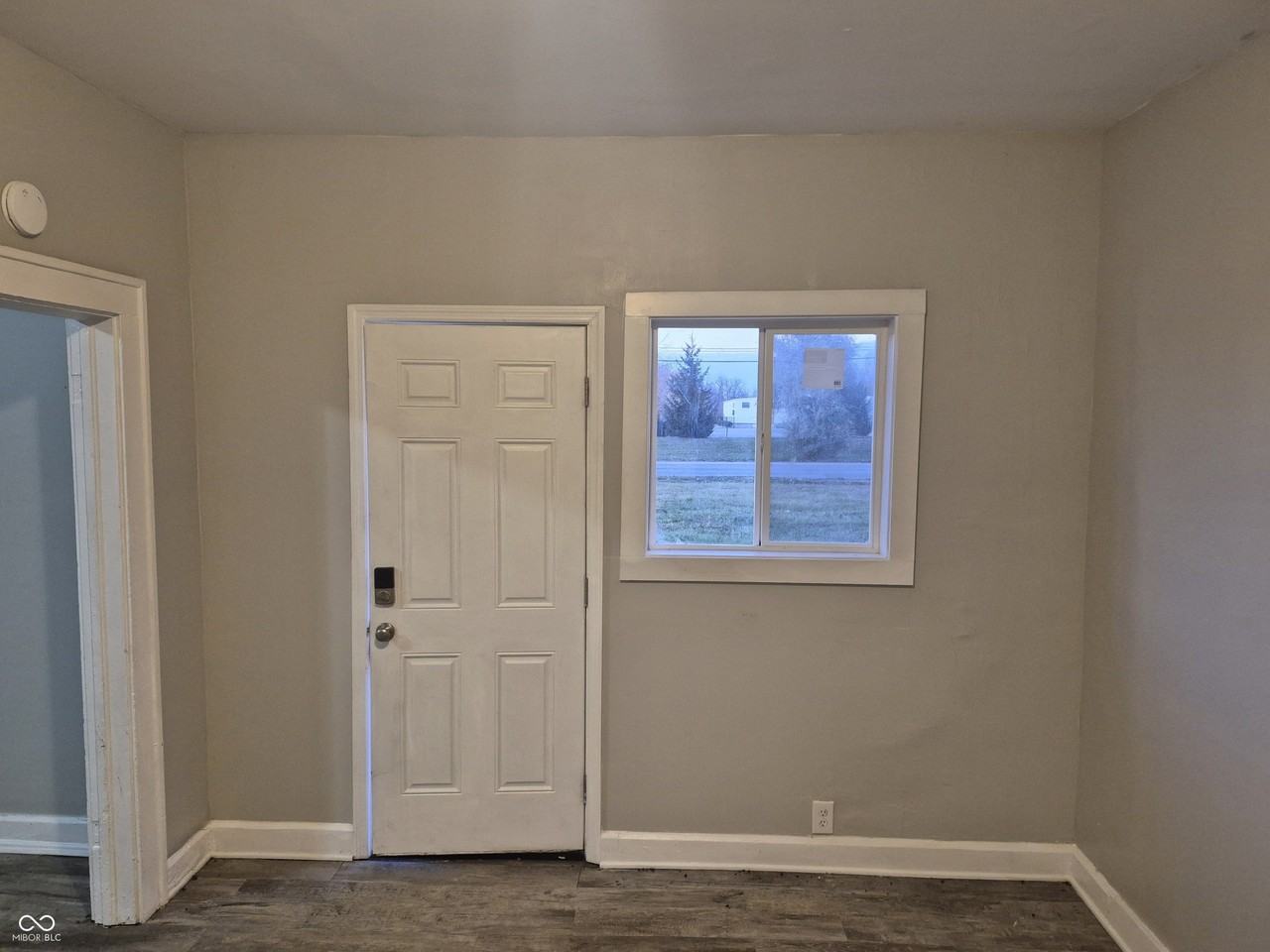 1540 N Grant Ave Unit B - Photo 3 of 12