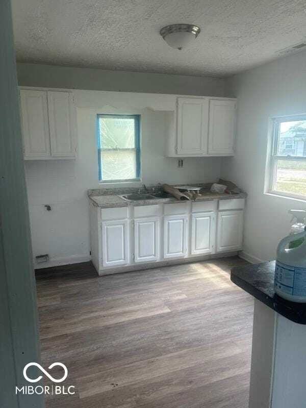 2238 Admiral Dr - Photo 4 of 6