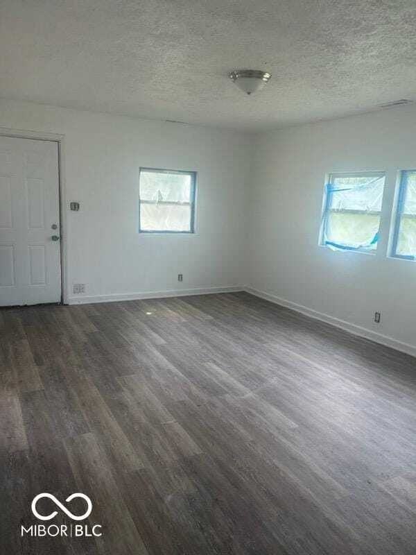 2238 Admiral Dr - Photo 5 of 6