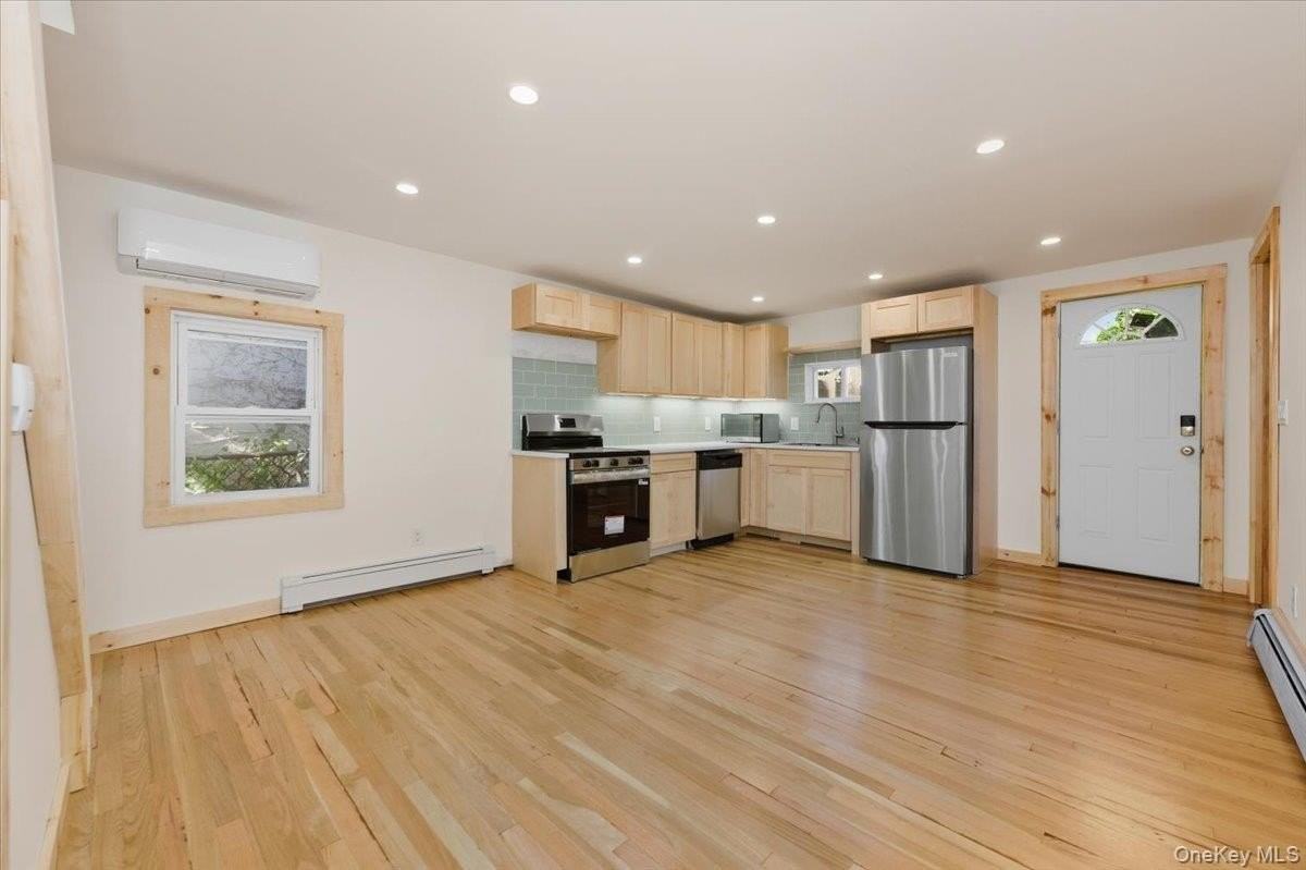 132-A Raymond St - Photo 3 of 11