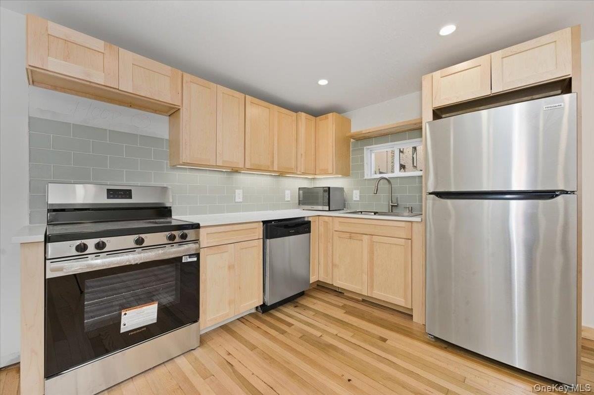 132-A Raymond St - Photo 5 of 11