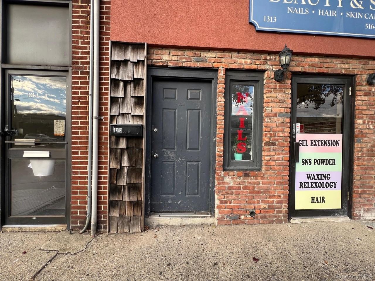 1313 Jericho Turnpike