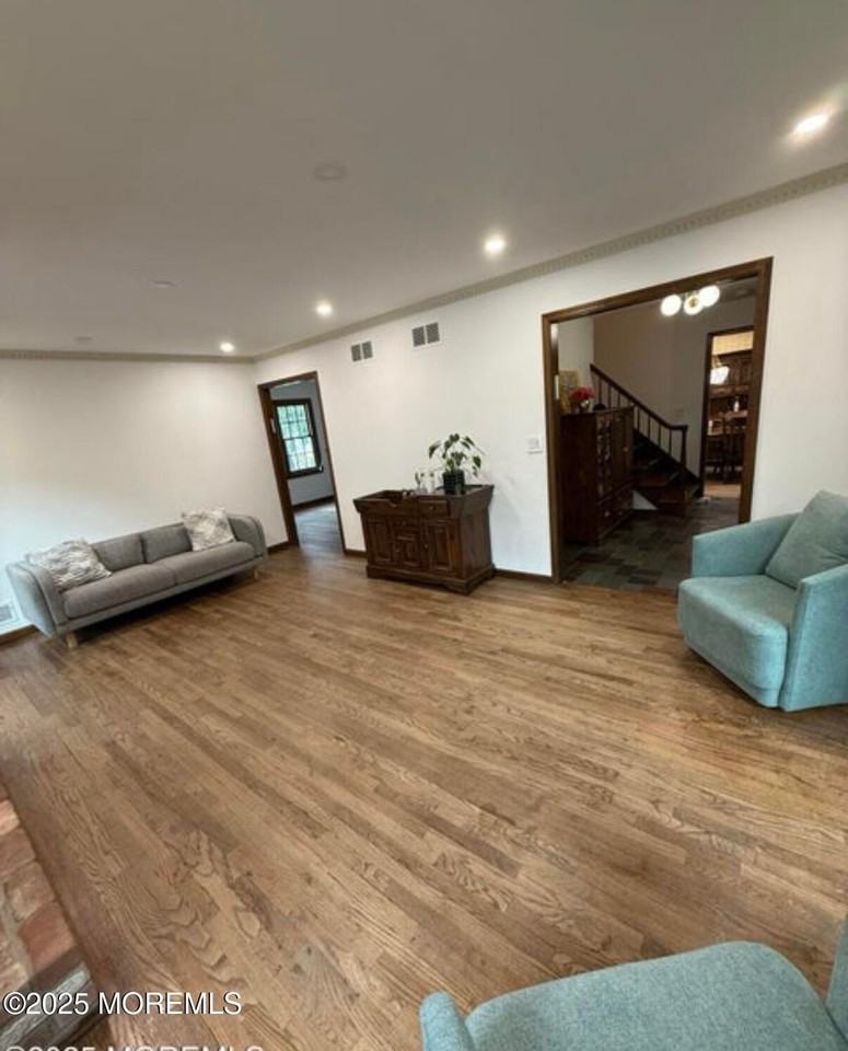 530 Wall St - Photo 6 of 13