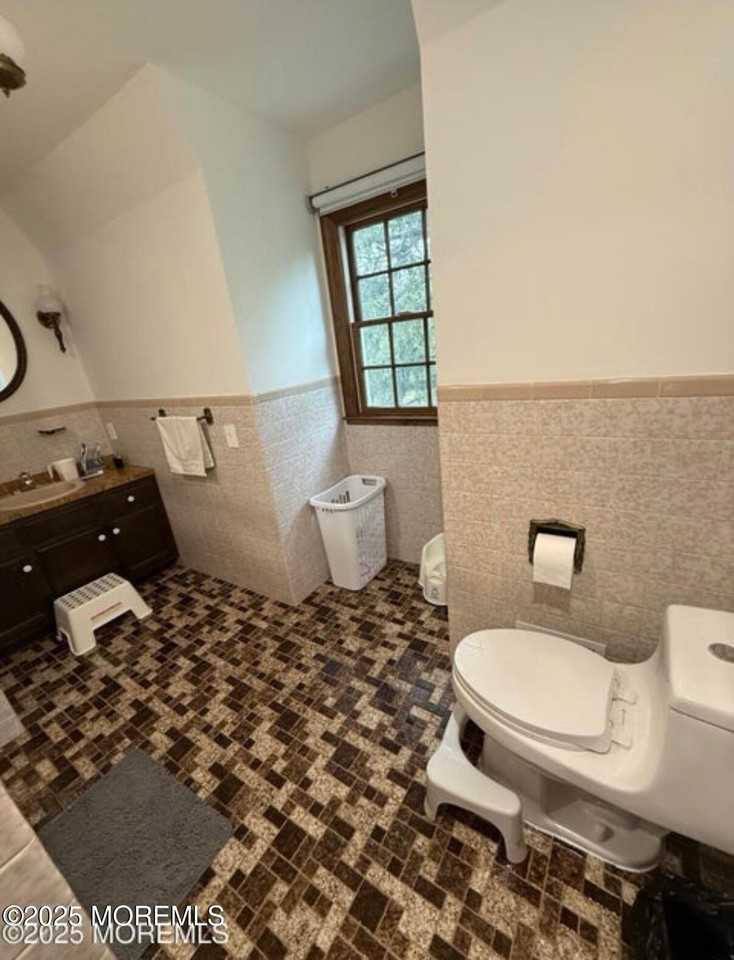 530 Wall St - Photo 7 of 13