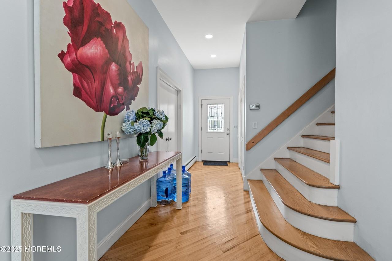 460 Runyan Ave - Photo 2 of 11