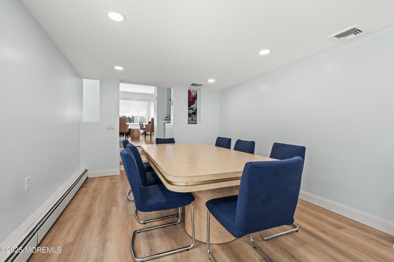 460 Runyan Ave - Photo 6 of 11