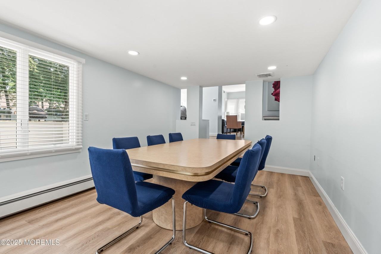 460 Runyan Ave - Photo 7 of 11