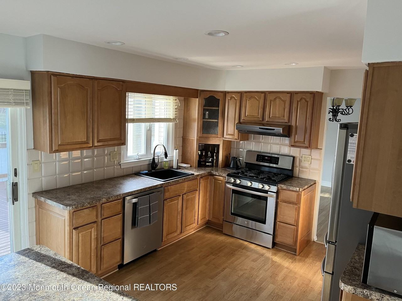 128 Whale Pond Rd - Photo 5 of 11