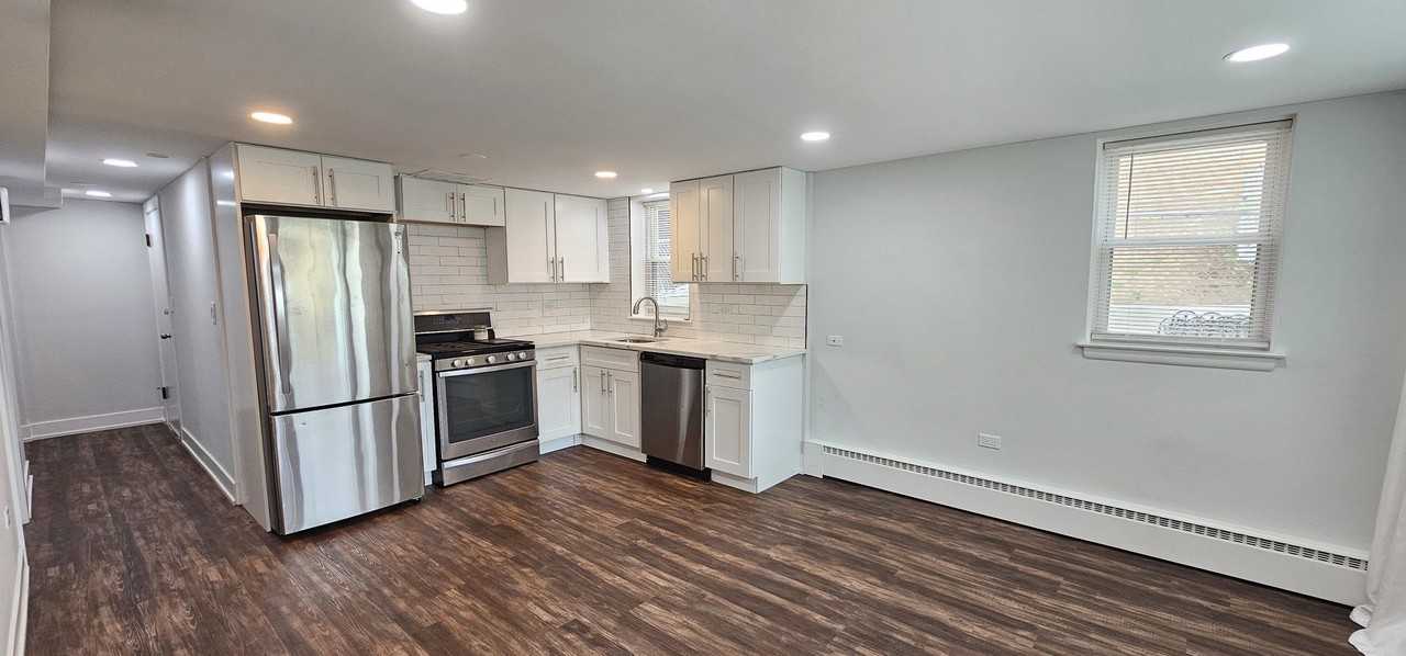 2444 N 78th Ave #G - Photo 4 of 8