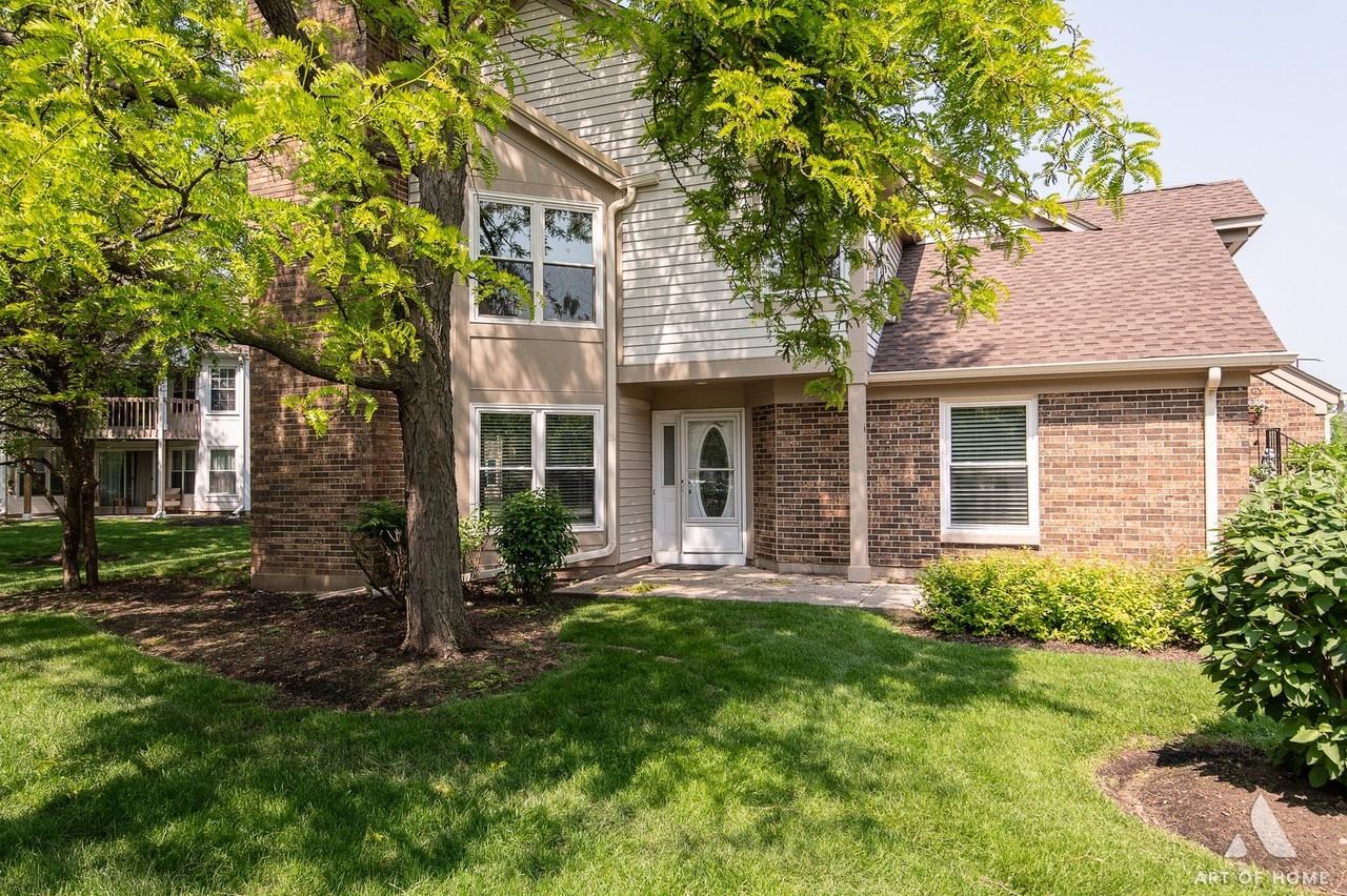 61 Willow Pkwy #61 - Photo 2 of 34