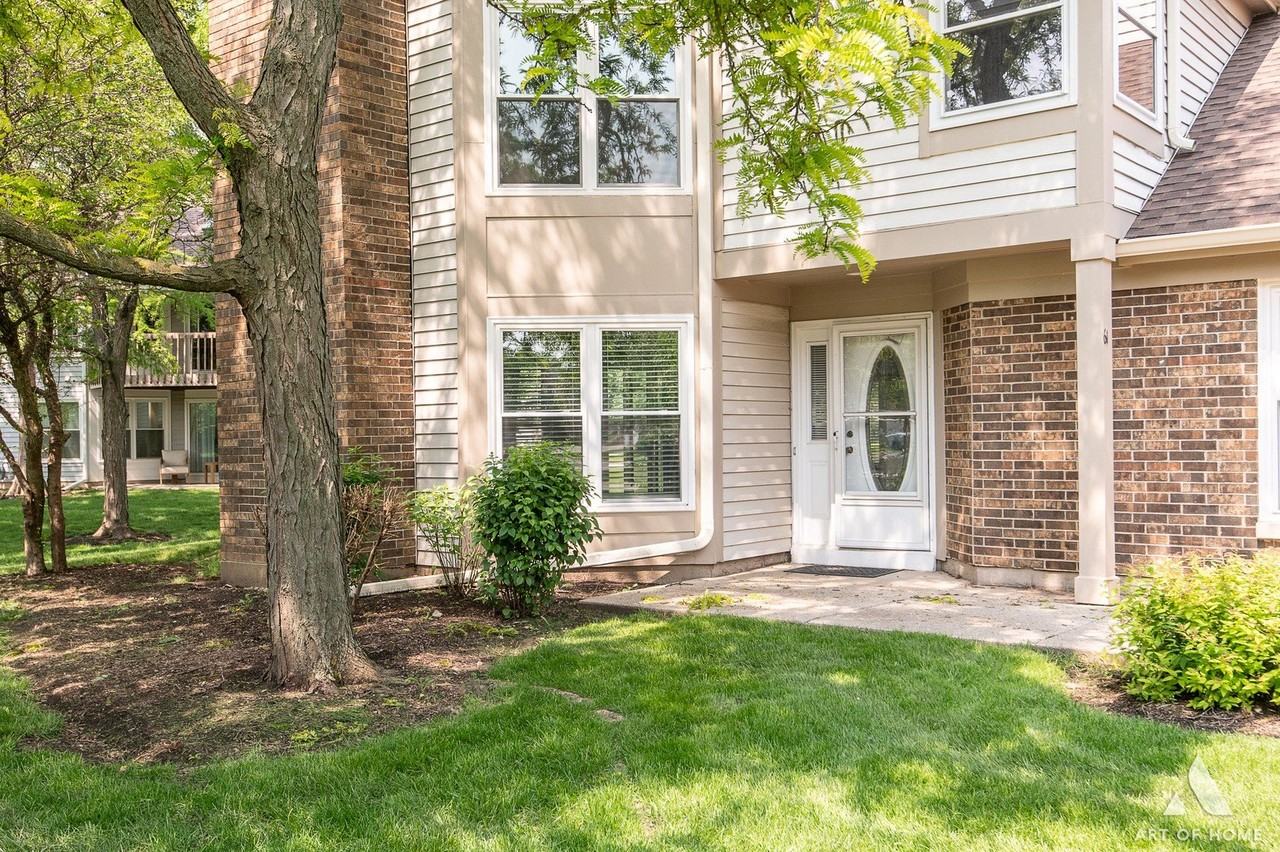 61 Willow Pkwy #61 - Photo 4 of 34