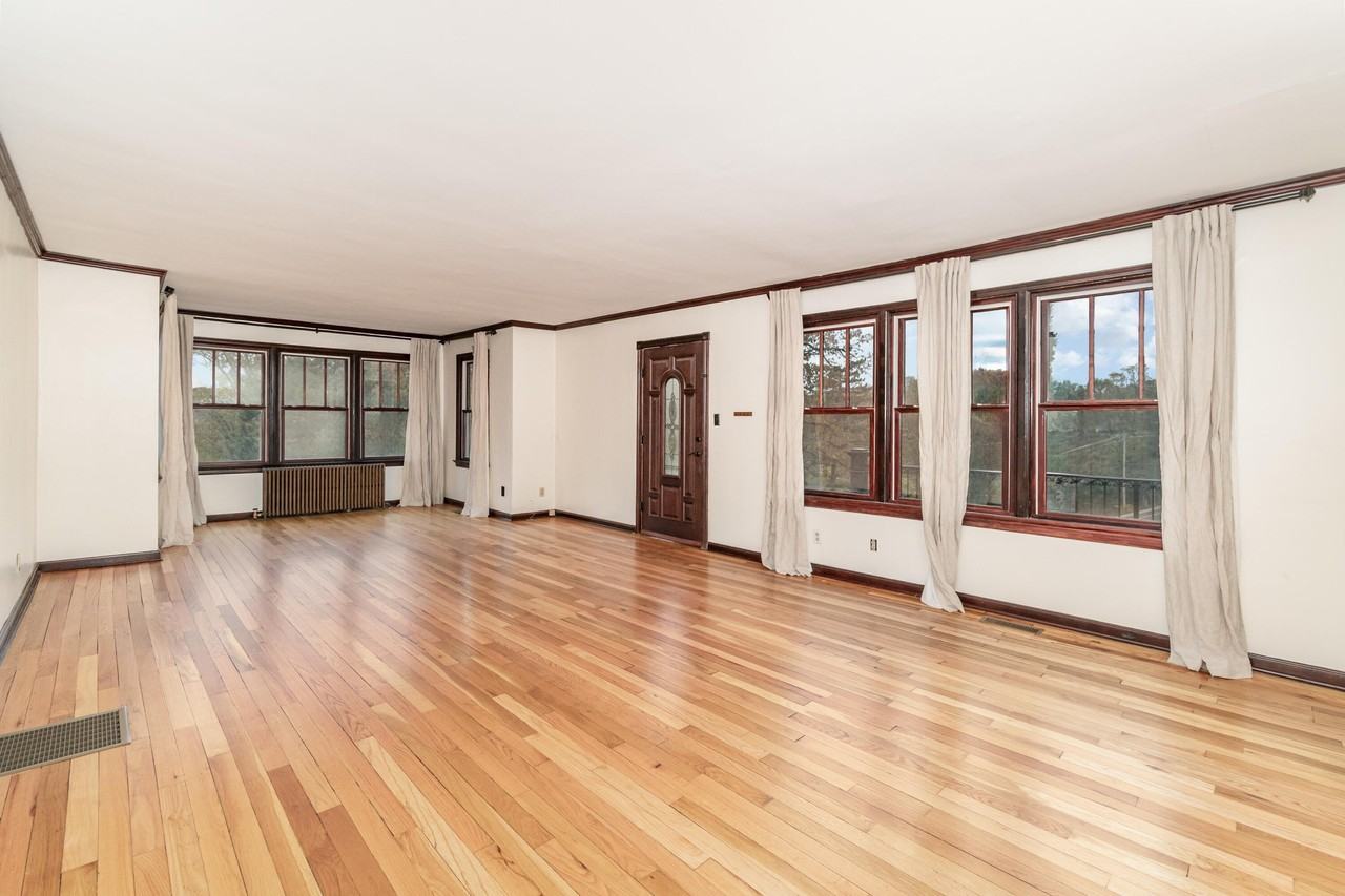 508 Farrell Dr - Photo 4 of 31