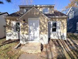 featured image of 1923 Arlington Ave E