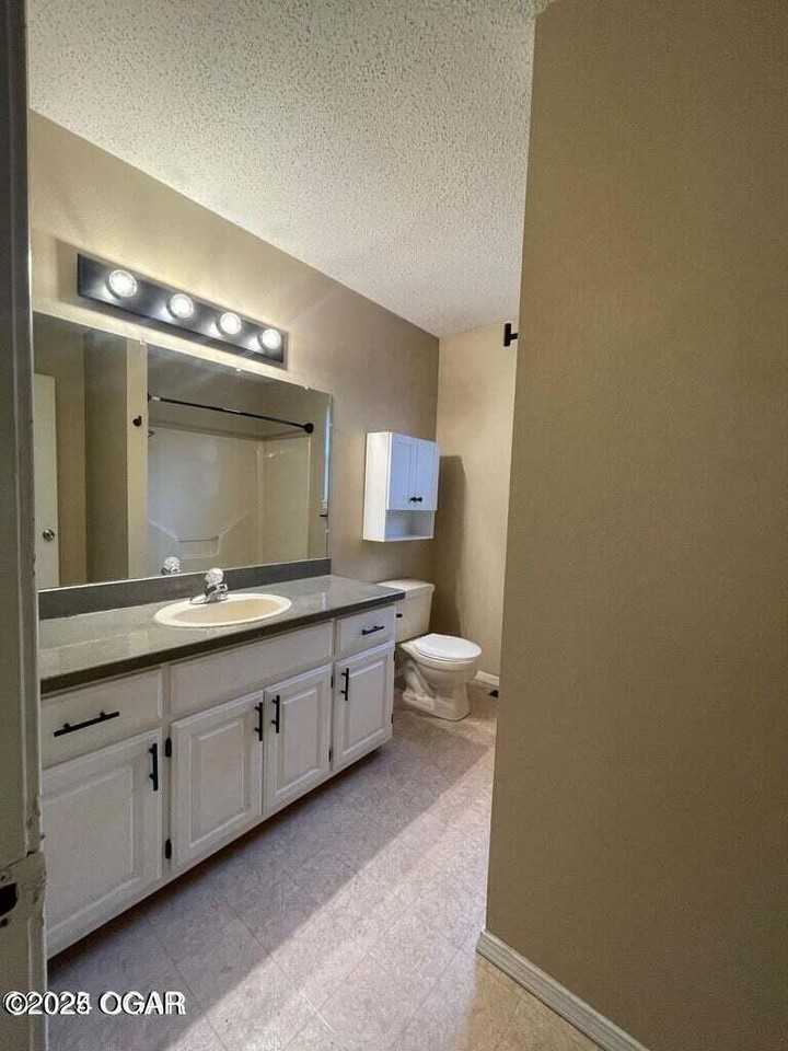 3320 S Moffet Ave - Photo 6 of 8