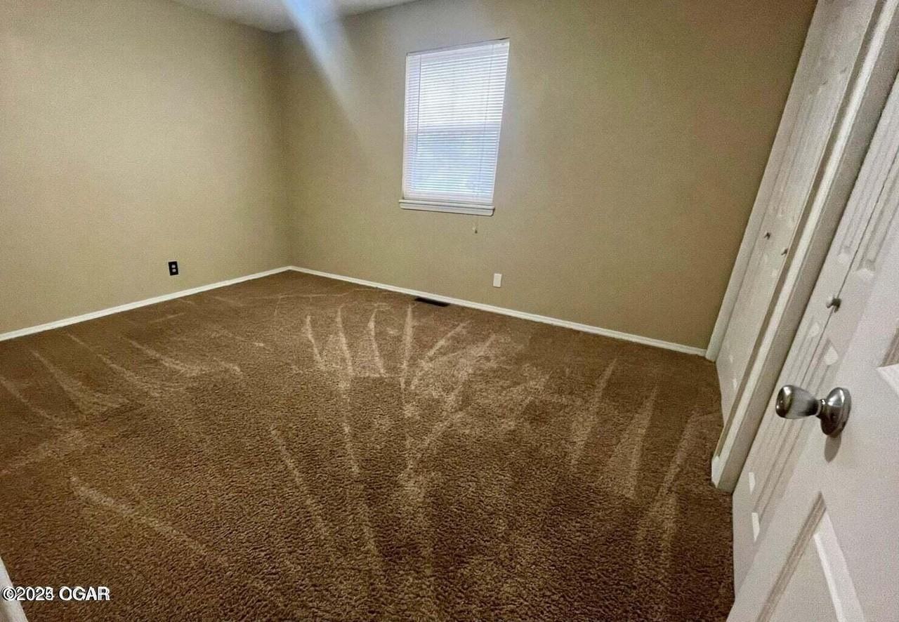 3320 S Moffet Ave - Photo 7 of 8