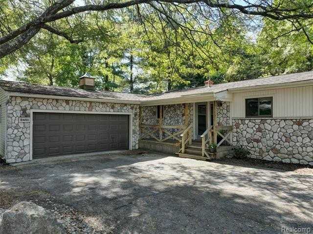 2451 Sanders Pl - Photo 2 of 40