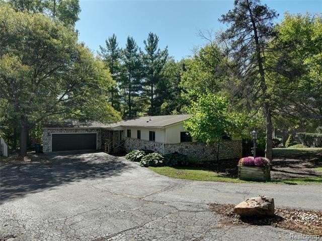 2451 Sanders Pl - Photo 3 of 40