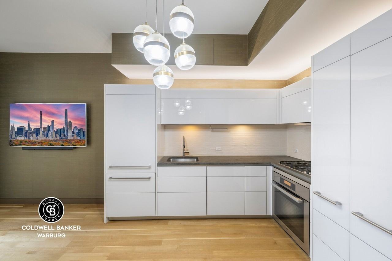 241 5th Avenue #14C - Photo 2 of 10