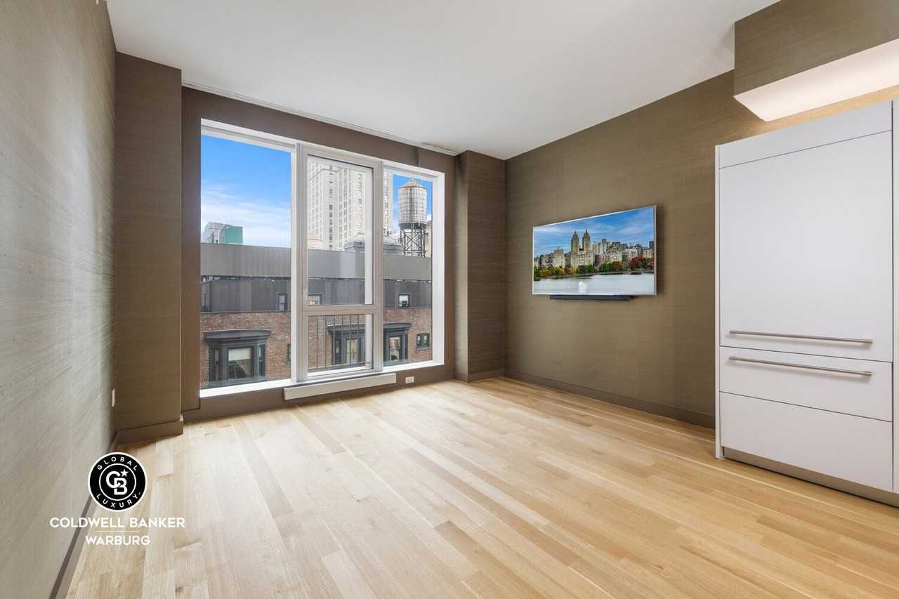 241 5th Avenue #14C - Photo 3 of 10