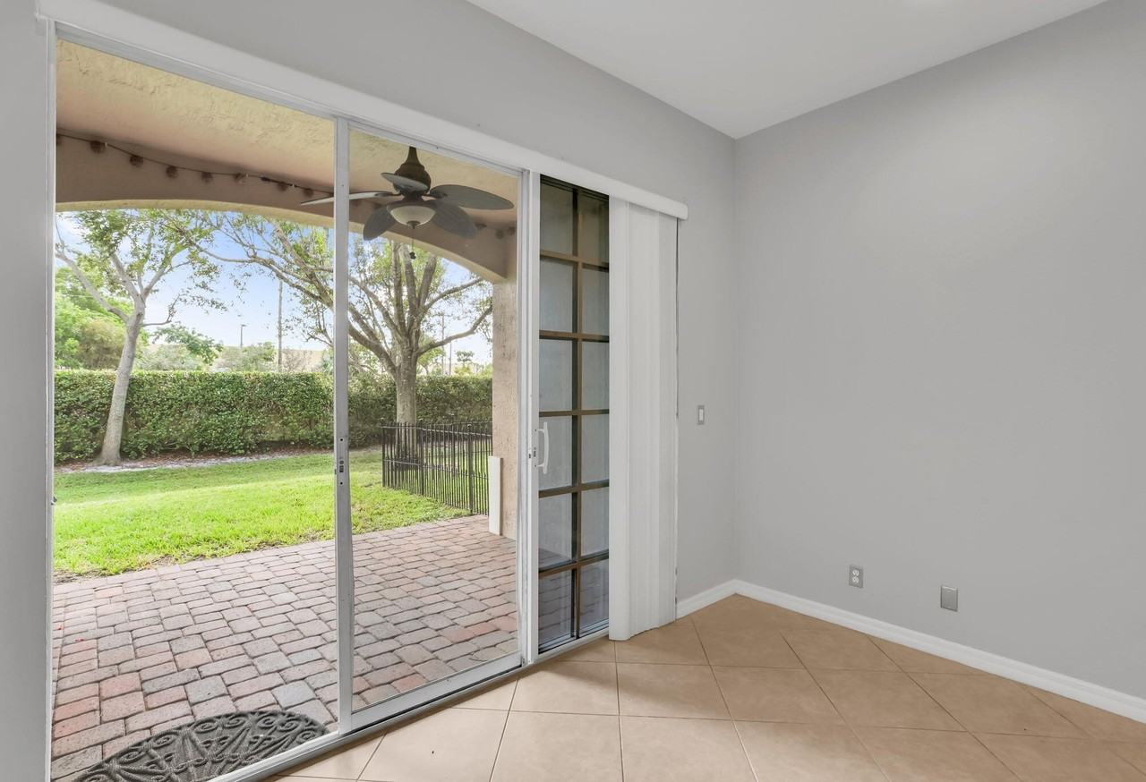 47 Lancaster Rd - Photo 5 of 43