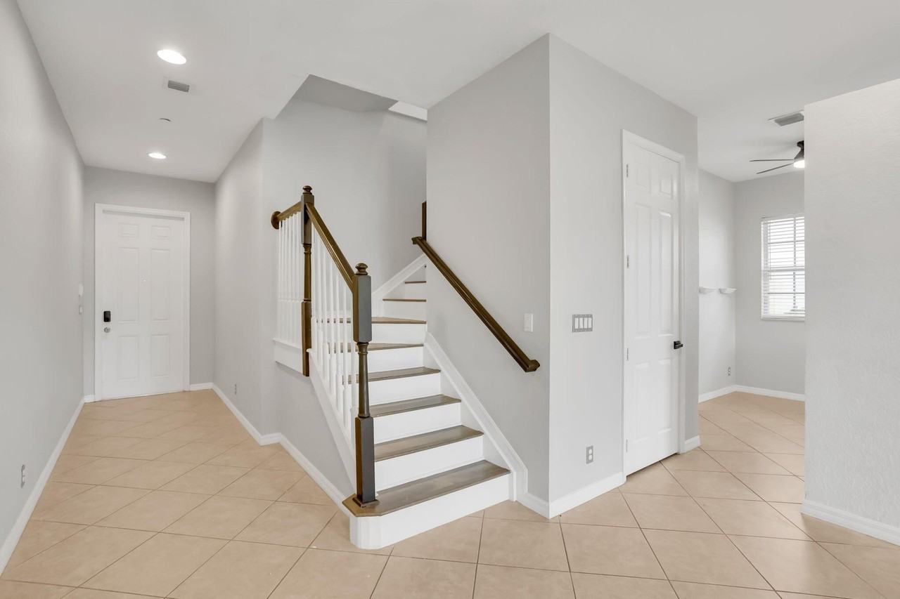 47 Lancaster Rd - Photo 6 of 43