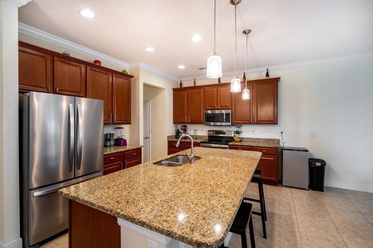 1026 Sw Ingrassina Ave - Photo 5 of 20