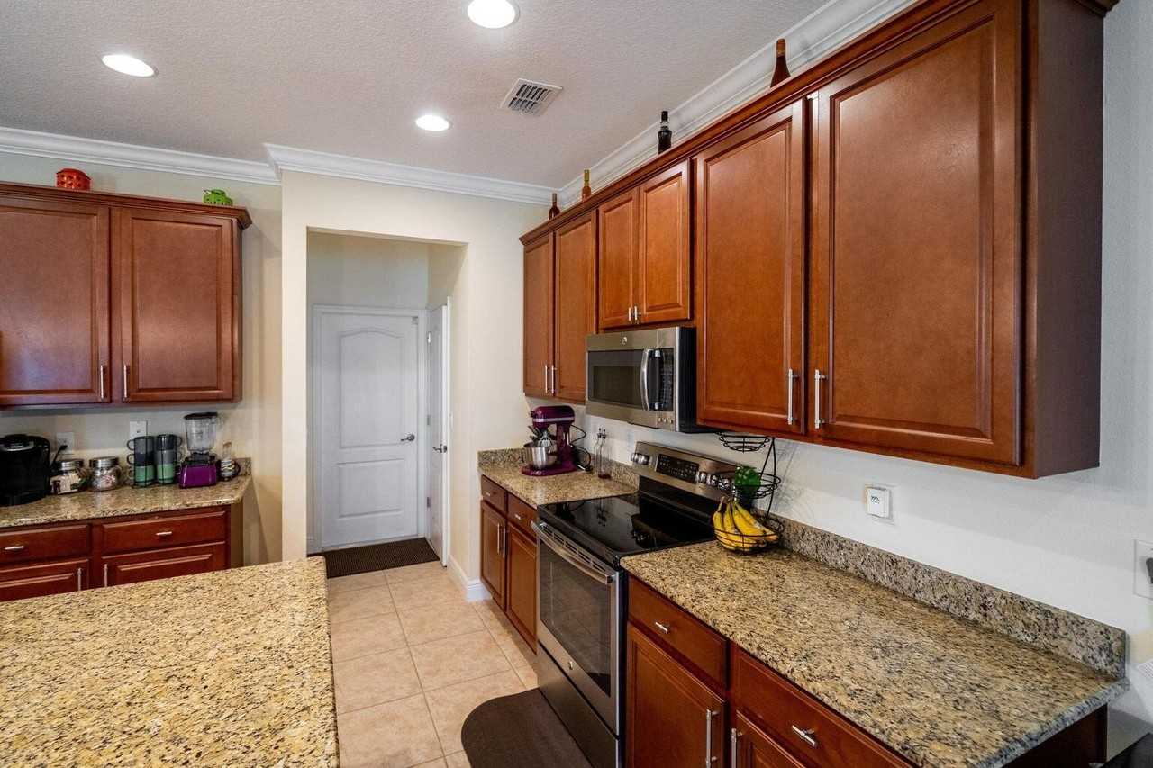 1026 Sw Ingrassina Ave - Photo 7 of 20