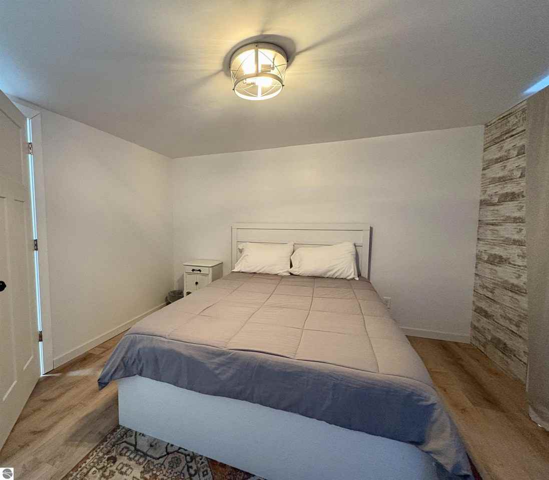 7638 Skegemog Point Rd - Photo 6 of 15