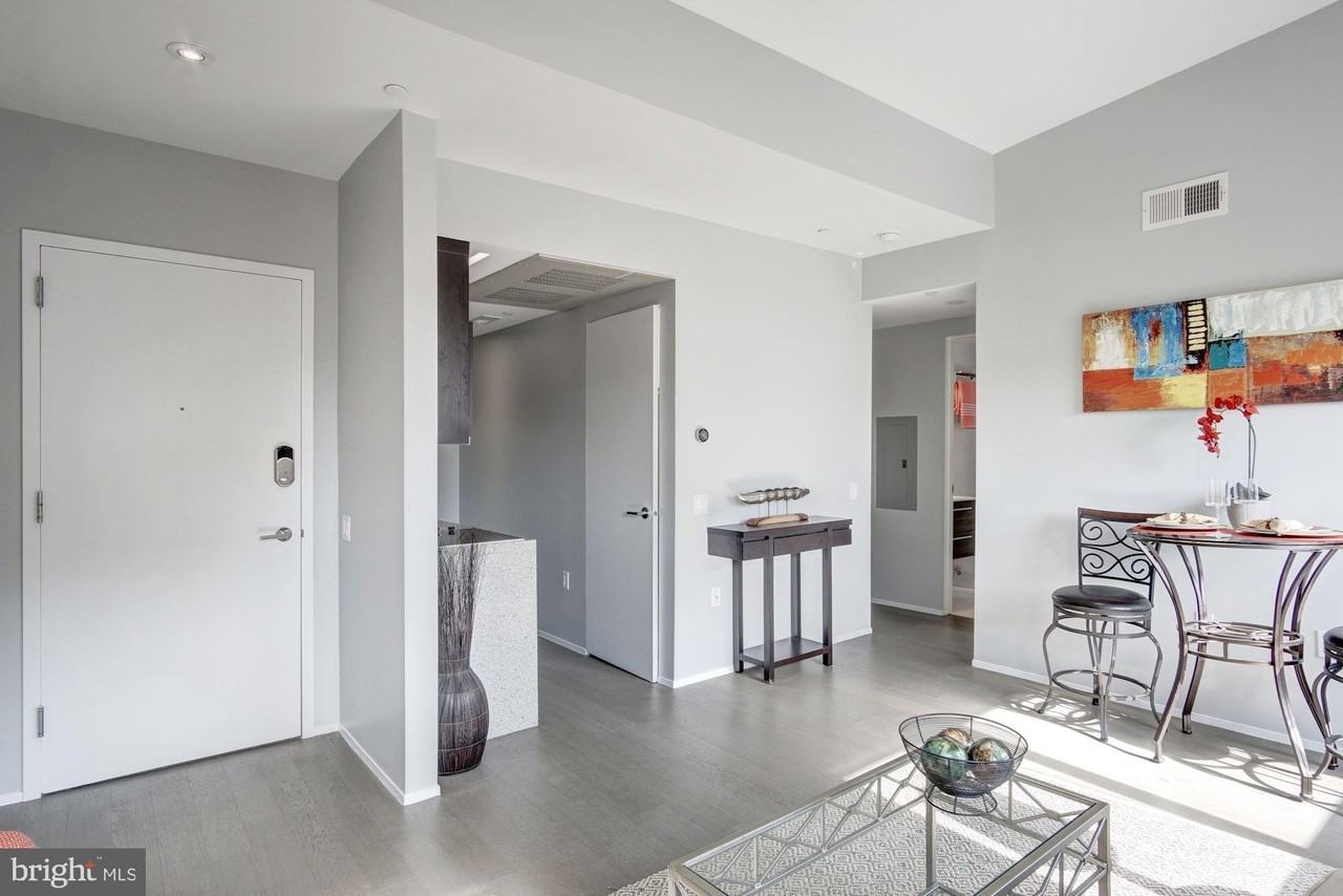 2422 17th St Nw Apt 301 #301 - Photo 3 of 31