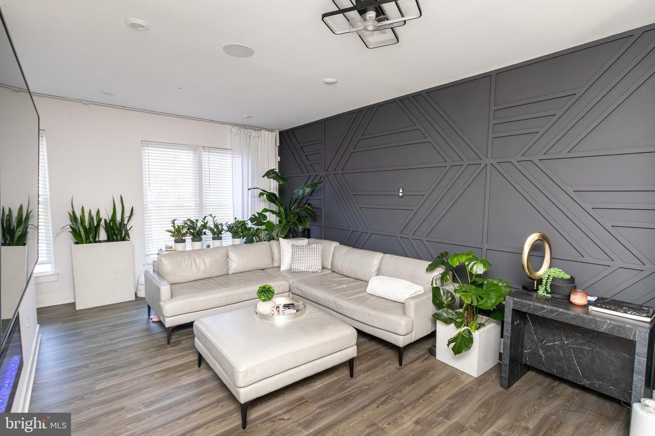 935 Sycamore Dr Se - Photo 2 of 16