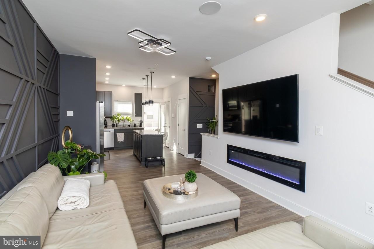 935 Sycamore Dr Se - Photo 3 of 16