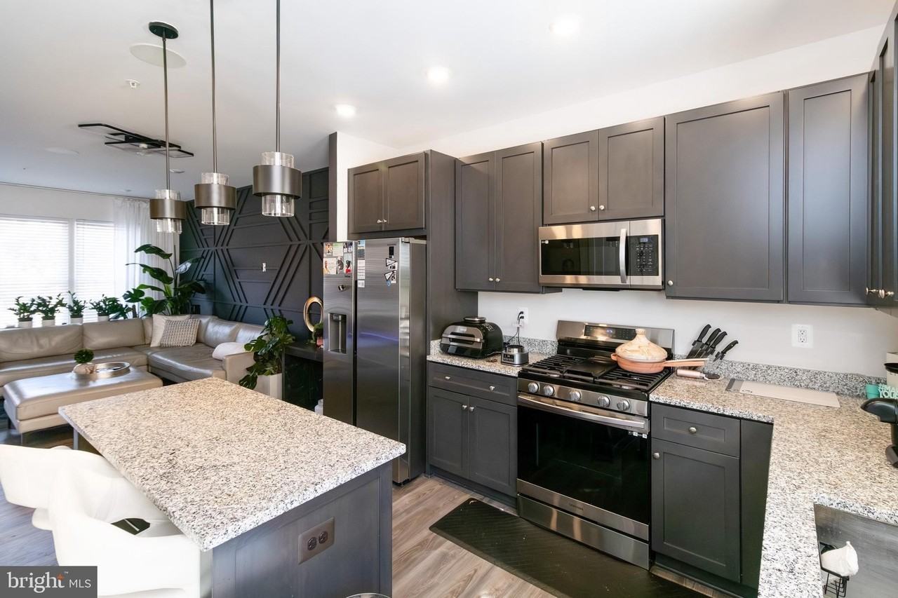 935 Sycamore Dr Se - Photo 4 of 16