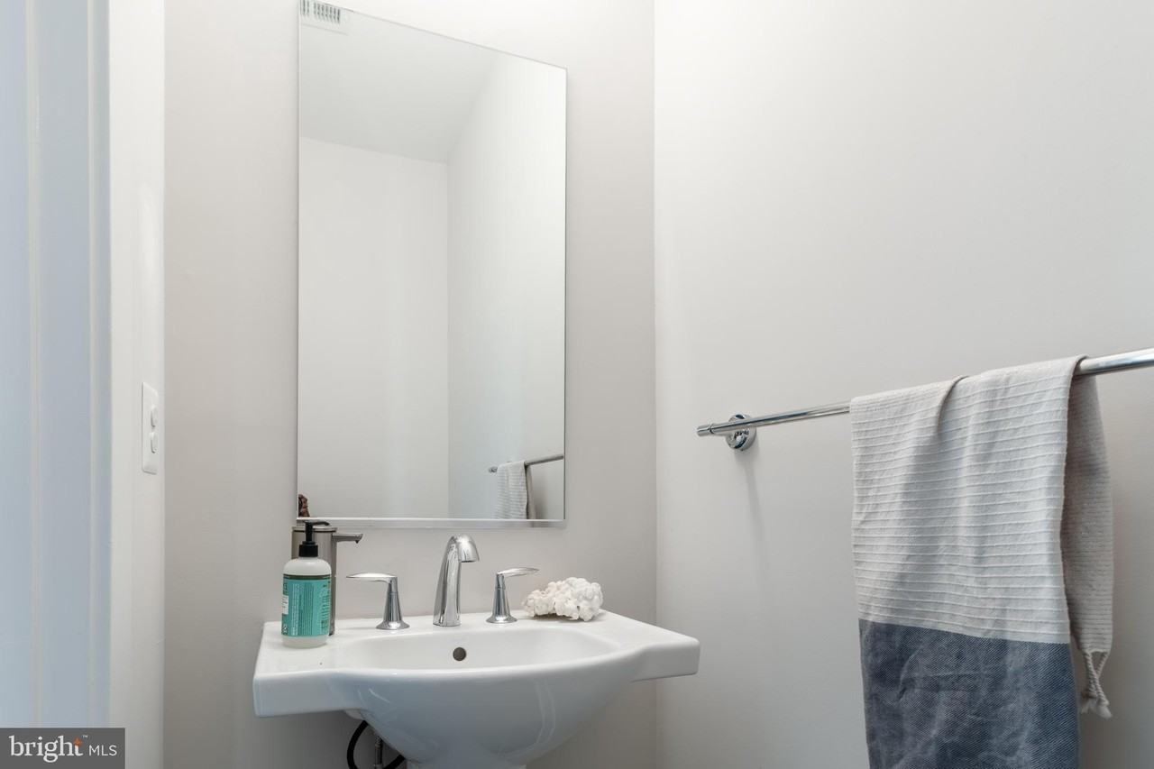 935 Sycamore Dr Se - Photo 5 of 16