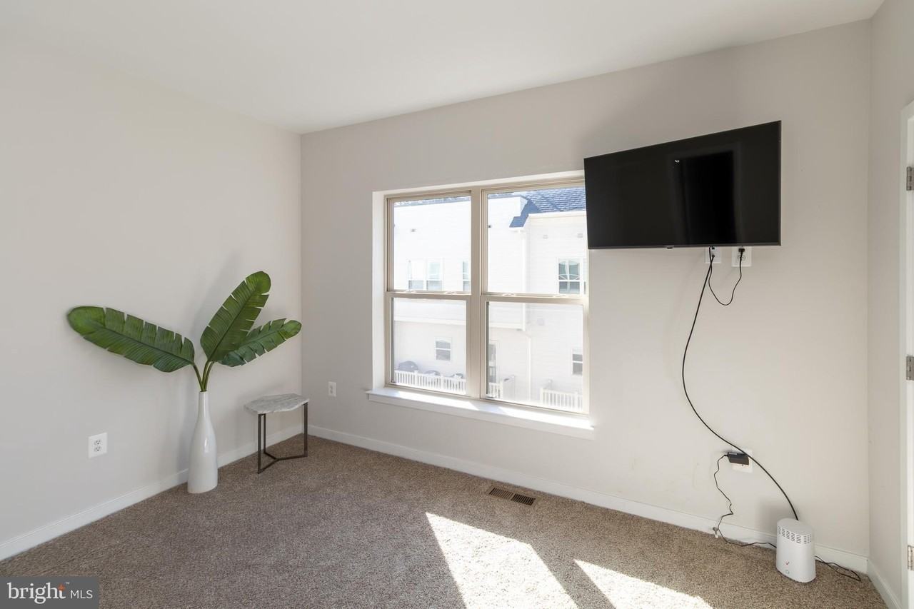 935 Sycamore Dr Se - Photo 7 of 16