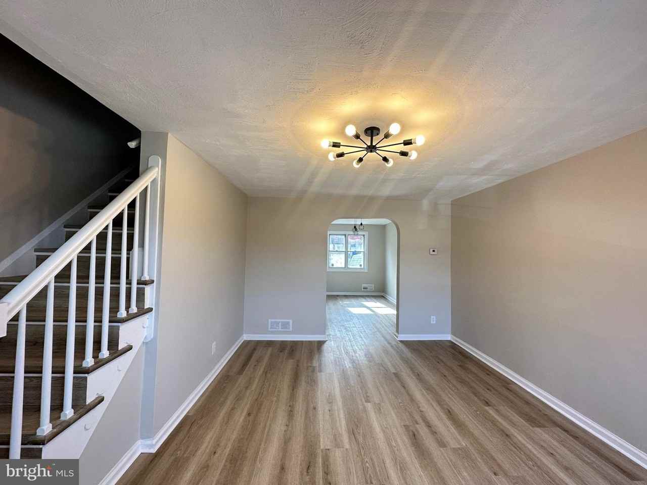 1038 Wedgewood Rd - Photo 3 of 12