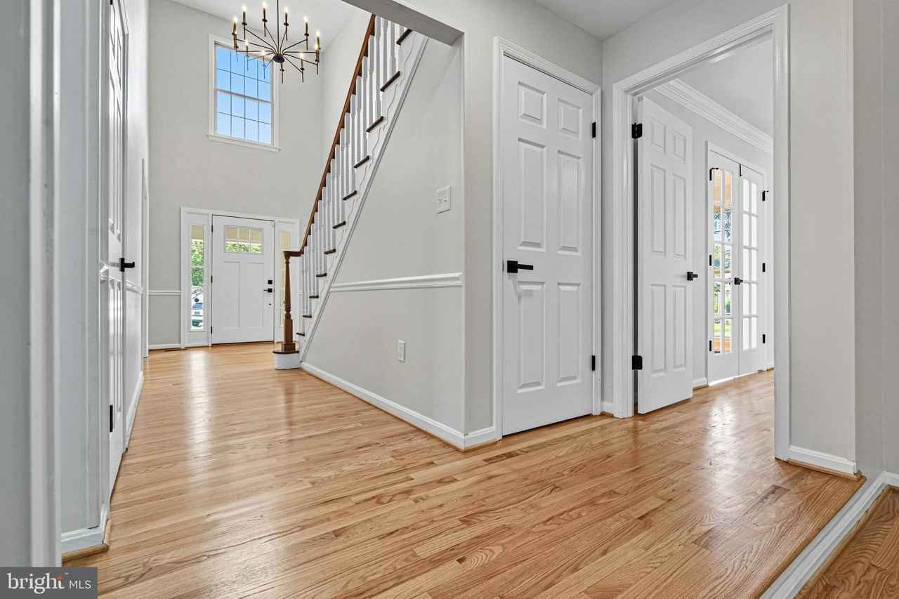 11308 Attingham Ln - Photo 5 of 44