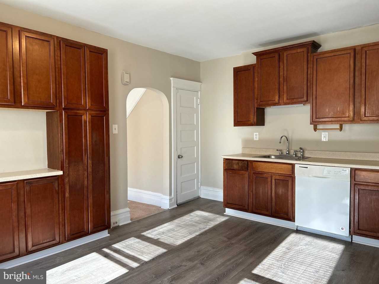 302 North York Street - Photo 6 of 26