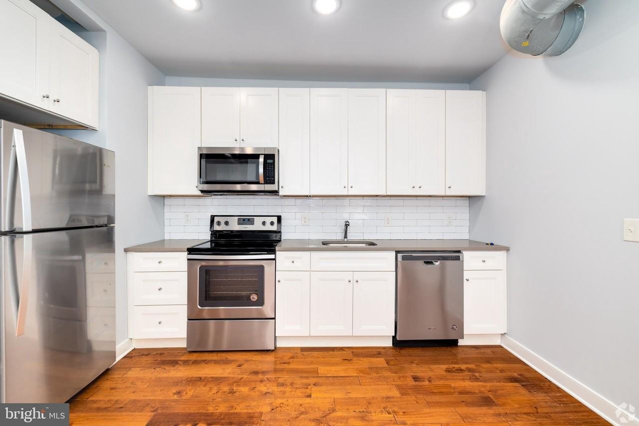 6090 Drexel Rd Unit 4 #4 - Photo 3 of 18